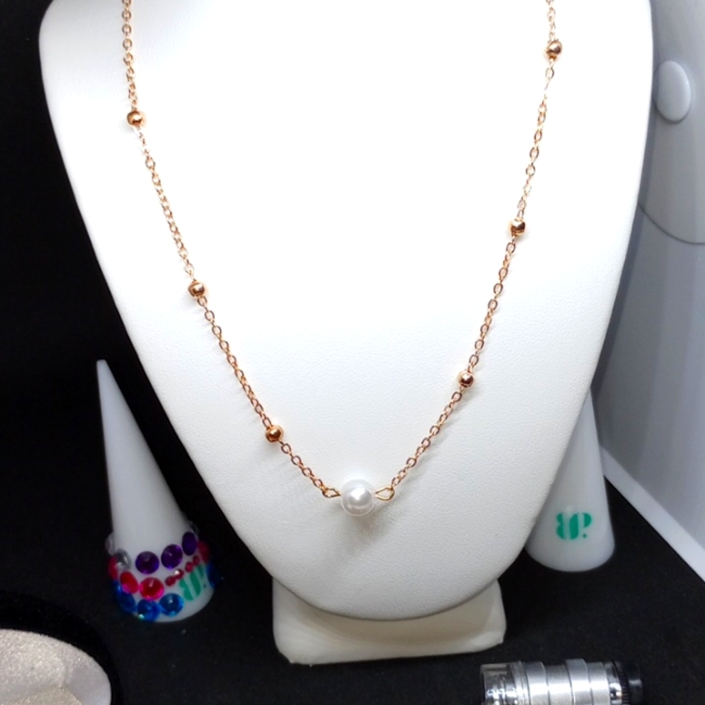 Beautiful😍but very dainty beautiful pearl very nice 14kgf  Neckless 📿